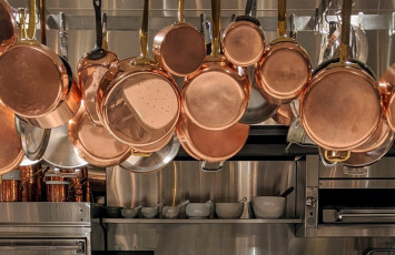 تمیز کردن ظروف مسی:  8 قدم برق انداختن و شستن ظروف مسی