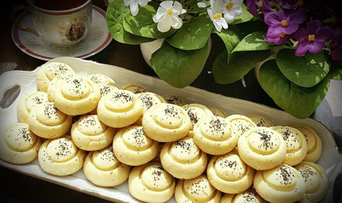 آموزش پخت شیرینی نان برنجی