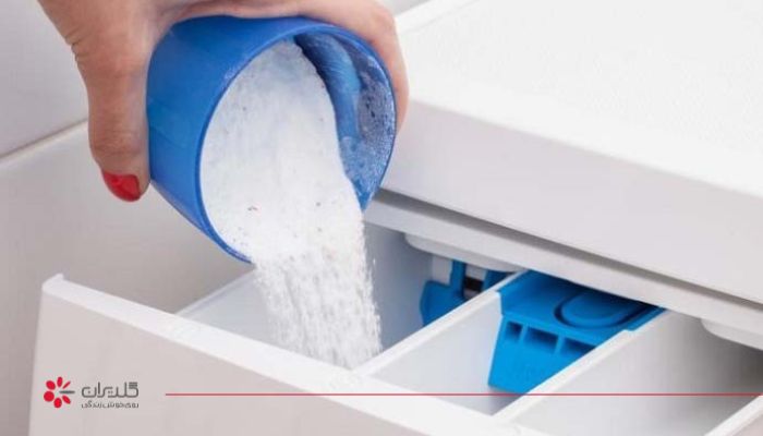 شوینده لباس در لباسشویی